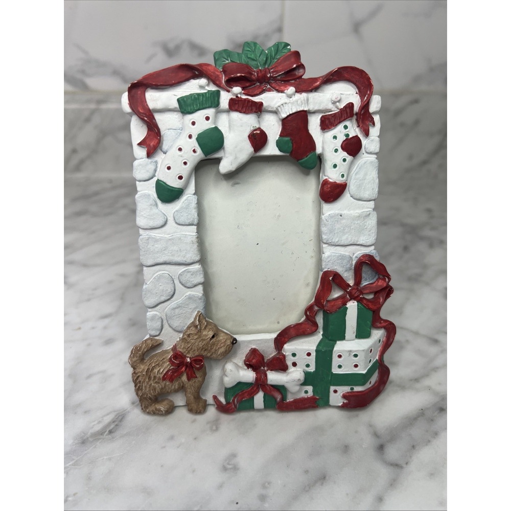 Christmas 3D Picture Frame, Holiday Decorating Chimney Dog & Presents‎